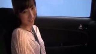 《星野遥》 極度の緊張でガチガチ　緊張をほぐすため男優と二人だけのハメ撮り　感動のデビュー作