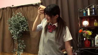 「イヤだとは言えない…」女子力UPを目指してやって来たエステ店で、女性施術師に身を委ね安心してたのに男性施術師に交代！？まんまと男の口車に乗せられ拒むことができず快楽に身を委ねてしまった制服美◯女たちの性感オイルマッサージ