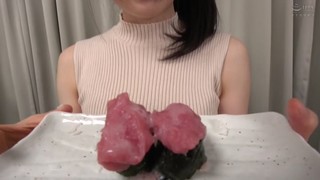 GEKI-055 母乳・汗・潮・唾液・マン汁・おしっこ！身体すべての穴から出る体液を料理に活かし男に食べさせながら自ら搾り出す大量母乳ぶっかけSEXをする世界で唯一のママさん母乳料理研究家 のぞみさん（33歳） 羽月希